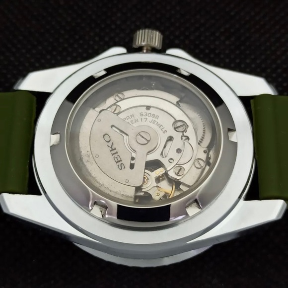 Vintage 1982 Seiko Automatic Men’s Silver/Green Dive Watch W/DayDate &Japan Mvmt - Picture 8 of 8